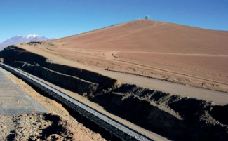 Coveryor beld transporting minerals.